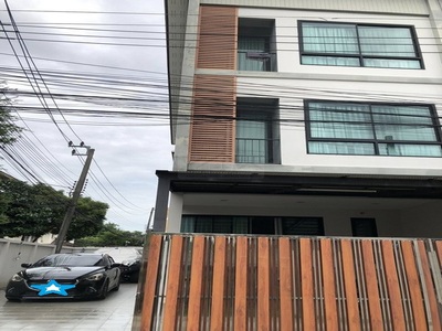 ขายทาวน์โฮม 3 ชั้น หลังมุม 42 ตรว. 4 ห้องนอน ปุณณวิถี31 สุขุมวิท1