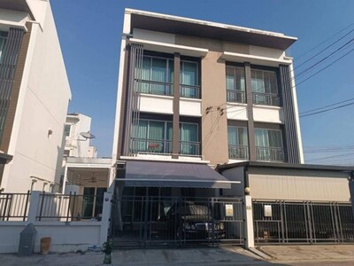 ให้เช่าทาวน์โฮม 3 ชั้น โครงการบ้านกลางเมืองโชคชัย 4 