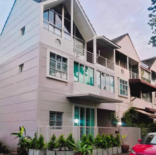 ให้เช่า ทาวน์โฮม 3 ชั้น ซอยแจ้งวัฒนะ29  หมู่บ้านเมืองทองธานี โครงการ 1