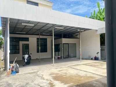 ให้เช่าโกดังพร้อมออฟฟิศขนาด 400 ตร.ม ย่านโชคชัย 4 เหมาะทำคลังสินค