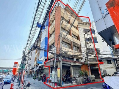 ลดราคาด่วน อาคารพาณิชย์ 4 ชั้น ซอยสมเด็จพระเจ้าตากสิน 4 ทำเลดี 