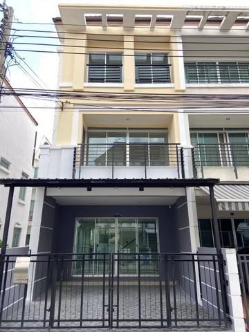  ให้เช่าทาวน์โฮม 3 ชั้น บ้านกลางเมือง Urbanion ลาดพร้าว-โชคชัย4 ถนนลาดพร้าว วังหิน 