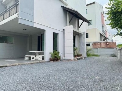 ทาวน์โฮม สภาพดี หลังมุม โครงการอารียา แมนดารีนา สุขุมวิท77