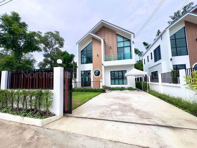 ขายด่วน 5.3 ล้าน บ้านเดี่ยว 2 ชั้น สร้างใหม่ สไตล์โมเดิร์น แม่เหี