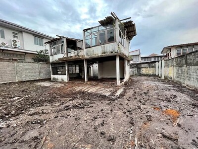 ขายที่ดินพร้อมสิ่งปลูกสร้าง (ตามสภาพ) ขนาด 92 ตร.ว