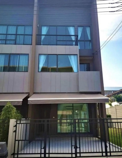 ให้เช่าทาวน์โฮม 3ชั้น บ้านกลางเมือง ลาดพร้าว-เสรีไทย บางกะปิ แปลงมุม เนื้อที่ 45 ตรว 