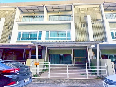 MRTสัมมากร  รร.เตรียมน้อม สุขาภิบาล3 ทาวน์เฮาส์หรู รามคำแหง 3นอน 