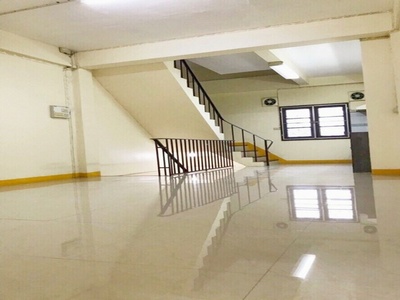 ติวานนท์-ปากเกร็ด อาคาร5 ชั้นมีดาดฟ้า ปูกระเบื้องทุกชั้น 480 ตร.ม