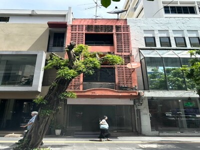 ให้เช่าอาคารพาณิชย์ 3 ชั้น 1 คูหา ติดถนนเมน สุขุมวิท ใกล้เอ็มควอเ