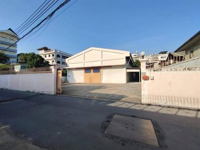 ให้เช่าโกดังเนื้อที่ 330 ตรว. 647 ตรม. ย่านสาธุประดิษฐ์ 34 พระราม 3 สามารถขอ อ.ย ได้ ใกล้ทางด่วน 