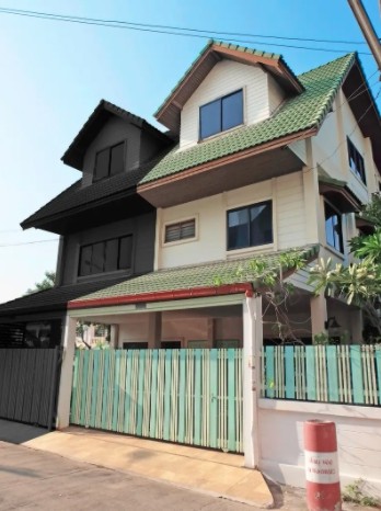 S2210 ให้เช่าทาวน์โฮม 3 ชั้น หมู่บ้านปรางค์ทิพย์ ซอยลาดพร้าว 93 ย่านลาดพร้าว