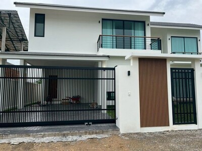 บ้านสร้างใหม่ 2 ชั้น สไตล์โมเดิร์น ตกแต่งสวย เฟอร์บิ้วอิน โซนแม่เ