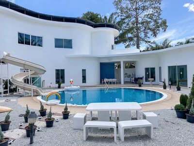 ขาย Pool Villa ใหญ่ แต่งสวย ครบ ไร่เศษ กลางพัทยา เหมาะทำรายวัน