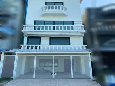 ขายทาวน์โฮม 4 ชั้น ฟรีโอน  8 ห้องนอน 5 ห้องน้ำซอยร่มเกล้า 
