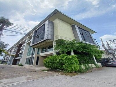 ให้เช่าโฮมออฟฟิต600 ตรม.ห้องมุม ย่านรามอินทรา ใกล้แฟชั่นไอแลนส์  