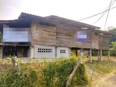 ขายบ้านครึ่งตึกครึ่งไม้   ซอย 5 ถนนแม่ทา-ท่าจักร  ลำพูน 