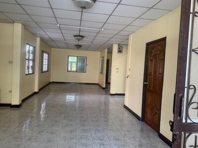 ให้เช่าบ้าน 2 ชั้น ถนนพระยาสุเรนทร์ เขตคลองสามวา ใกล้แฟชั่นไอซ์แล