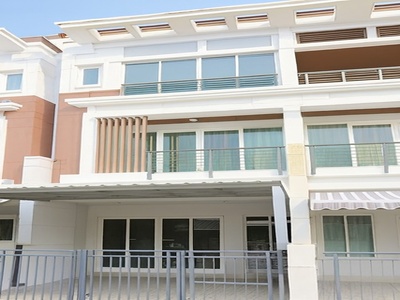   ทาวอินทาวน์ รัชดา เหม่งจ๋าย บ้าง 3 ชั้น สไตล์หรู 4นอน ประชาอุทิ