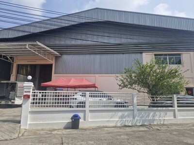  พื้นที่สีม่วง ติดถนนแพรกษาโกดัง 692 ตร.ม.  รับน้ำหนักได้ 3 ตัน