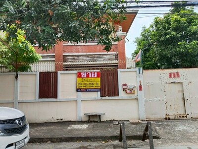 ายบ้าน พร้อมโรงงาน  174 ตารางวา ซอยวชิรธรรมสาธิต 40  สุขุมวิท 101