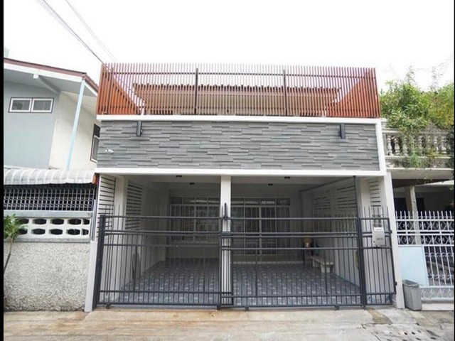 ให้เช่าทาวน์โฮม 3 ชั้น ถนนรัชดาภิเษก ซอย 3 ใกล้ MRTพระราม9 หมู่บ้าน อยู่เจริญ 