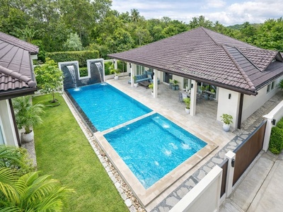บรรยากาศเงียบสงบเป็นส่วนตัว PoolVilla วิลล่าหรู 6 นอน หาดบางเสร่ 