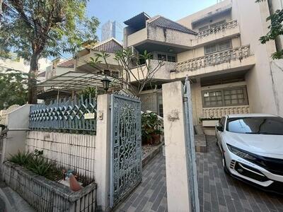 ขายทาวน์โฮม 3 ชั้น 40 ตร.ว. ถนนหลังสวน เขตปทุมวัน ใกล้ BTS ชิดลม