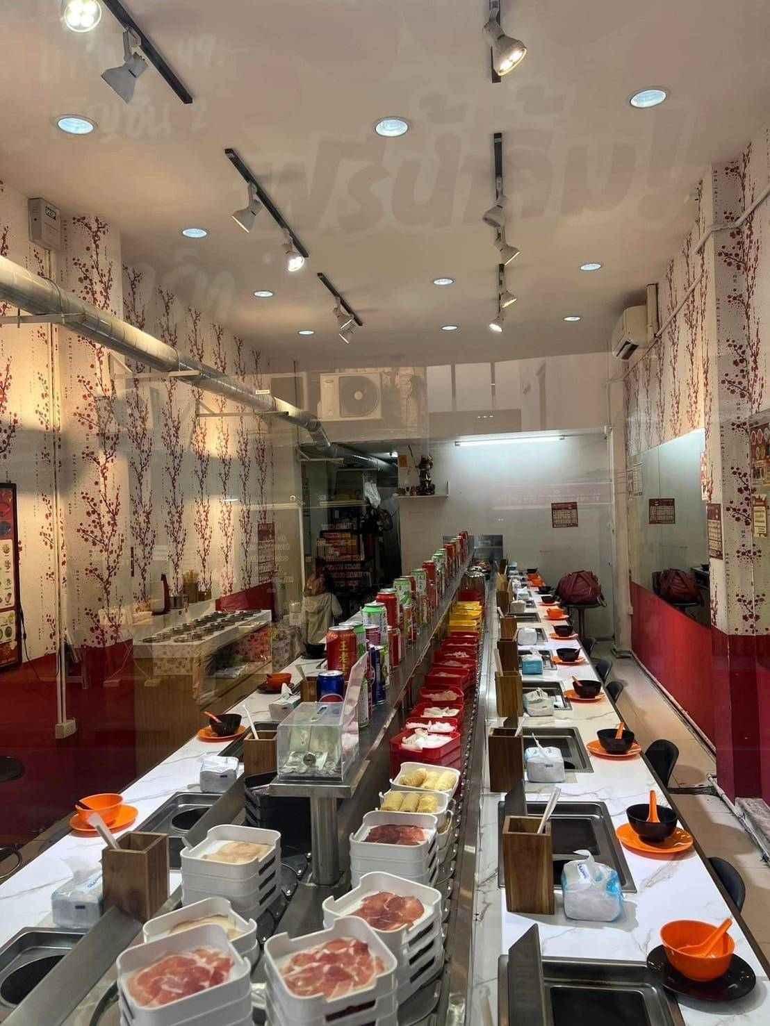 เซ้งร้านชาบูหม่าล่า ถนนสีลม พร้อมอุปกรณ์ ร้านอยู่ต้นซอยศาลาแดง 1 ห้อง 6 ชั้น 2,800,000