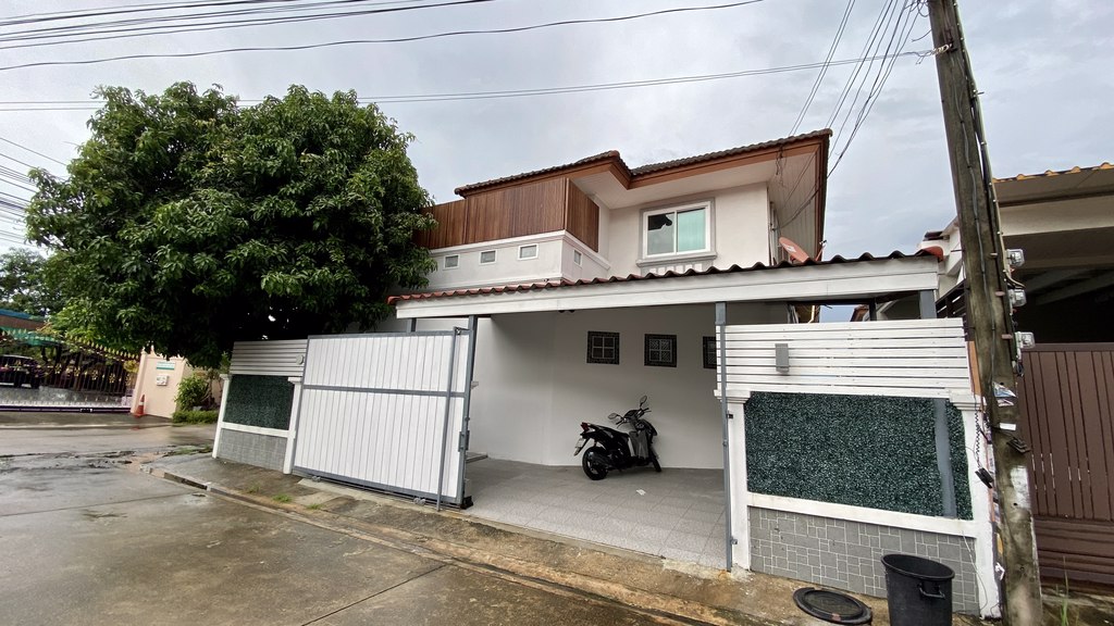 ขายบ้านเดี่ยว 2 ชั้น หลังมุม รีโนเวทใหม่แล้ว 6 ห้องนอน เสรีไทย 25 ใกล้แยกนิด้า รามคำแหง เสรีไทย 