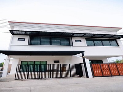 บ้านใหม่ สไตล์มินิมอล วิวทุ่งนา หลังที่ดินสันทรายแม่โจ้ 
