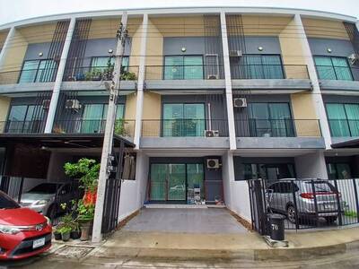 ขายทาวน์โฮม ม.นลิน อเวนิว 5 รามอินทรา-มีนบุรี Tel.0999983897