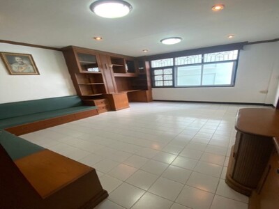 ให้เช่าโฮมออฟฟิศ3ชั้น200ตรม3นอน3น้ำ1เอนกประสงค์แอร์เฟอร์บางส่วนเช