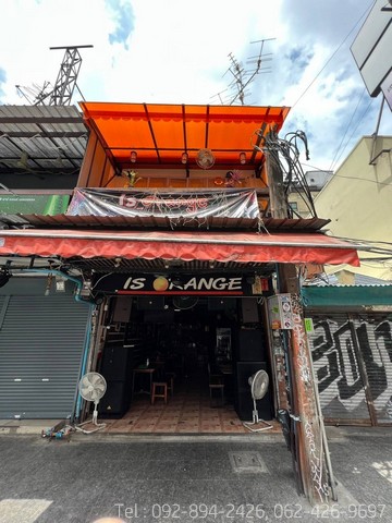 ขาย อาคารพาณิชย์ 2 ชั้น ทำเลใจกลางถนนข้าวสาร เหมาะลงทุนทำธุรกิจ ร้านมีลูกค้าประจำทั้งชาวไทยและนักท่องเที่ยวต่างชาติ