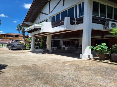 ขายที่ดินพร้อมบ้านหรู 2 หลัง บนทำเลทอง เจริญนคร 40