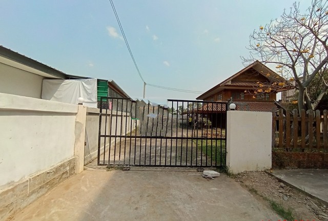 ขายบ้านครึ่งตึกครึ่งไม้   อำเภอกันทรวิชัย  มหาสารคาม (PKK02-12189)