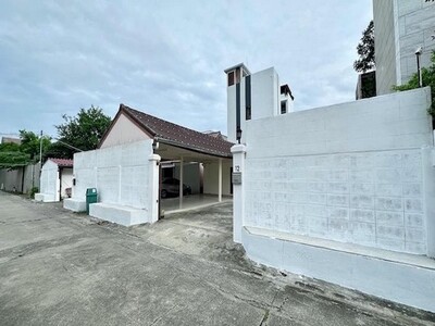 ให้เช่าบ้านเดี่ยว 1 ชั้น 220 ตร.ว. ถนนลาดพร้าว 71 ซอยนาคนิวาส 39 ให้เช่าบ้านเดี่ยว 1 ชั้น 220 ตร.ว. ถนนลาดพร้าว 71 ซอยนาคนิวาส 39