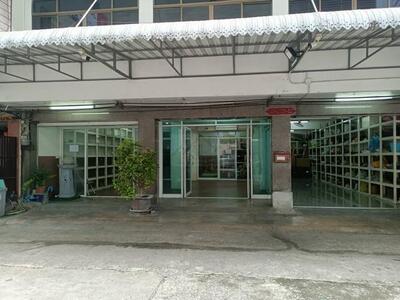 ให้เช่าพื้นที่สำนักงาน 100 ตร.ม. เฉพาะชั้นล่าง 3 ห้อง ถ.พระราม 6