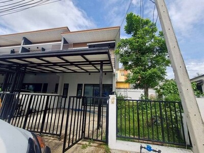 ลดราคาพิเศษ ทาวน์โฮม 2 ชั้น หลังมุม พื้นที่เยอะ โครงการบีโฮม สันท