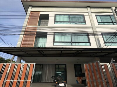 ขายทาวน์โฮม 3 ชั้น หลังมุม 42 ตรว. 4 ห้องนอน ปุณณวิถี31 สุขุมวิท1