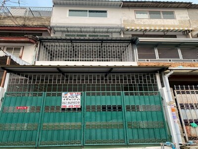 ขายทาวเฮ้าส์รีโนเวทใหม่ทั้งหลังสวยงาม20 ตร.วา. สุขุมวิท101  ปุณณว