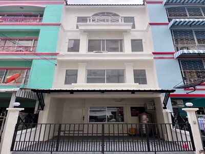 ให้เช่าบ้าน Townhome 4 ชั้น Renovateใหม่ พร้อมเช่าเฟอร์ครบ 