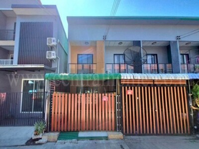 ทาวน์โฮม ฉัตรไพลิน ลาดหลุมแก้ว รีโนเวท พร้อมอยู่ ราคาถูก