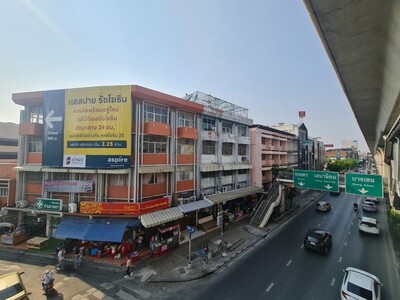 ขายที่ดิน 329 ตรว พร้อมสิ่งปลูกสร้างอาคารพาณิชย์ แปลงมุมติดถนน ติ