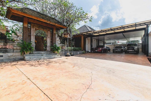 บ้านเดี่ยวสุดหรู สไตต์บาหลี สร้างจากไม้สักแท้ทั้งหลัง เนื้อที่ดิน 386 ตรว  