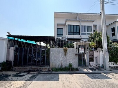 ทาวน์โฮม เด่นชัย คลองกันยา บางพลี หลังริม ตกแต่งสไตล์ลอฟท์