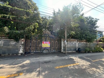 ขายที่ดินสวย 293 วา พร้อมสิ่งปลูกสร้าง  ซ.จรัญฯ75-สิรินธร  ทำเลทอ