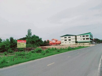 ที่ดินแบ่งล๊อกขาย ขนาด 10 ไร่  ทำเลดี ใจกลางเมืองนครสวรรค์