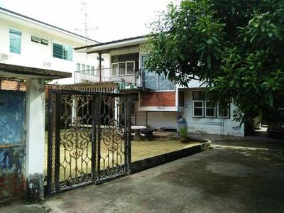 ขายที่ดิน พร้อมบ้านเดี่ยว 2 ชั้น ซอยรัชดาภิเษก 32 ใกล้ BTS ลาดพร้