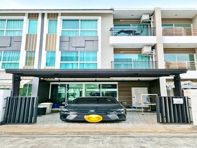  ทาวน์โฮม 3 ชั้น 3 นอน 3 MRT ศรีนครินทร์ 38 600 ม. อ่อนนุช 44-48 