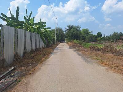 ขายที่ดินพร้อมสิ่งปลูกสร้าง 2-3-0 ไร่ หน้ากว้างติดถนน 47 เมตร 